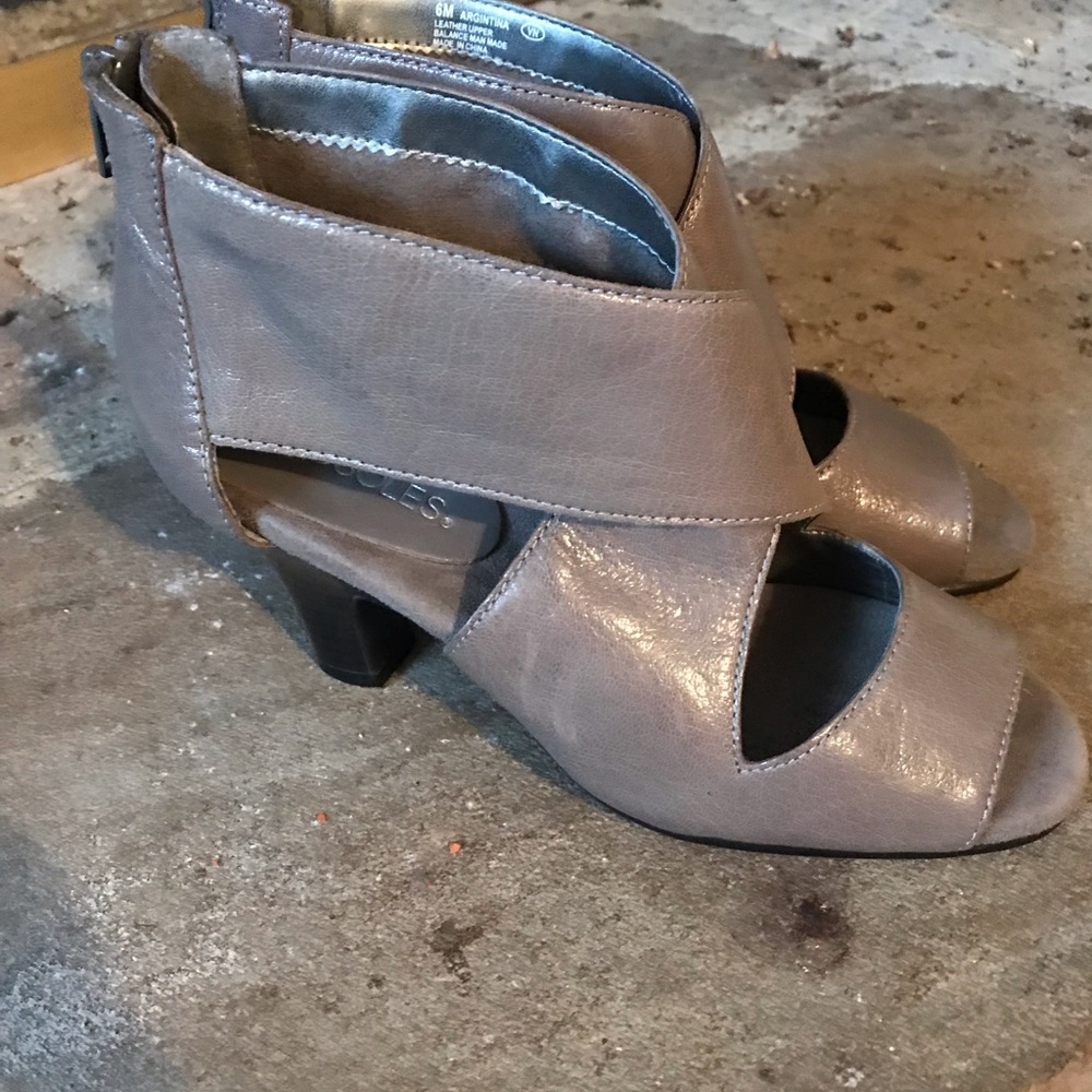 Argentina peep-toe heel